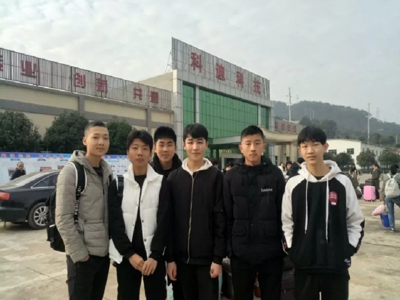 安远中专学生不远嫁乐在本地企业实习就业